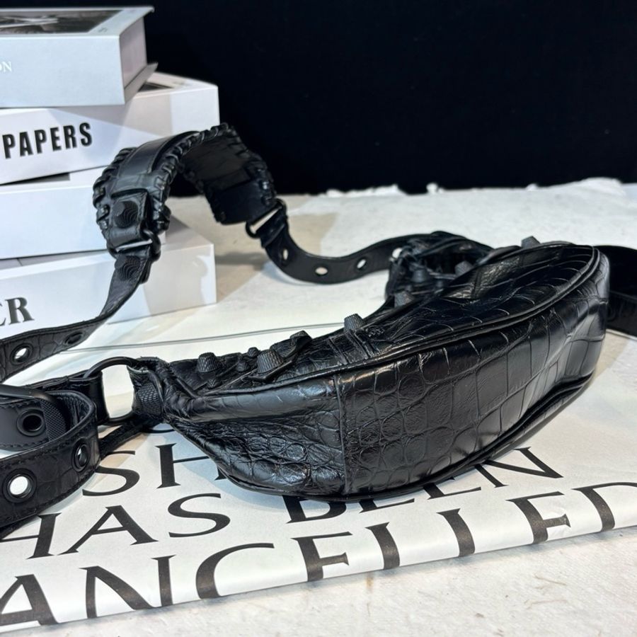 Balenciaga/巴黎世家 Le Cagole 黑色鰐魚壓紋牛皮機車包單肩斜挎包-7