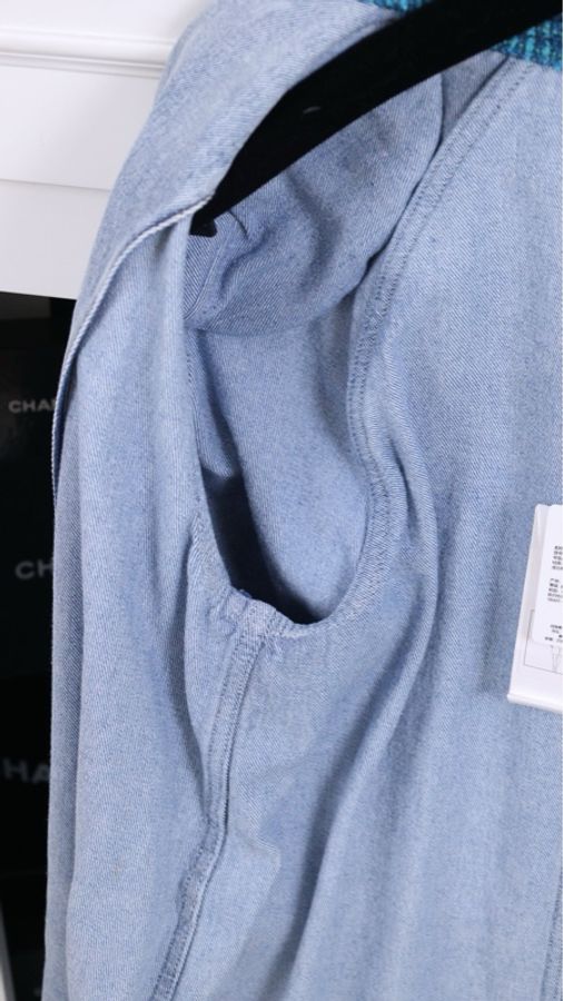 Chanel 22P春夏预告系列浅蓝色丹宁牛仔粗花呢拼接风衣外套-40