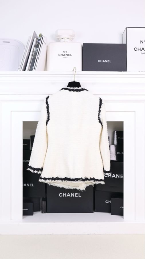 Chanel 09年春夏系列秀款黑白流苏滚边圆领两口袋外套半裙套装FR38 24/5-12