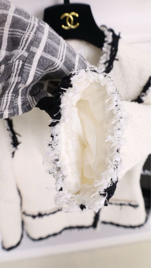 Chanel 09年春夏系列秀款黑白流苏滚边圆领两口袋外套半裙套装FR38 24/5-22