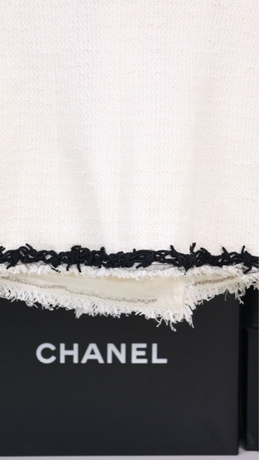 Chanel 09年春夏系列秀款黑白流苏滚边圆领两口袋外套半裙套装FR38 24/5-33