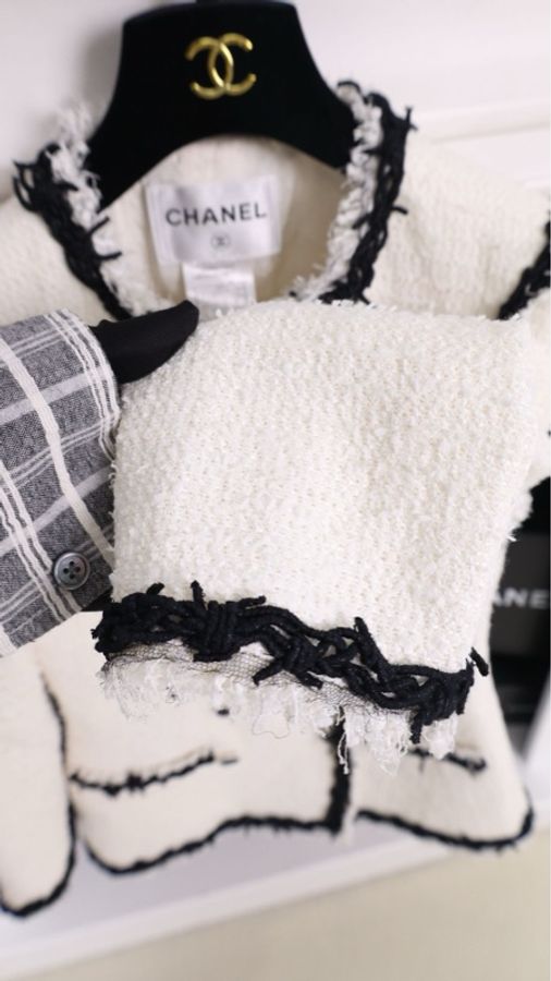 Chanel 09年春夏系列秀款黑白流苏滚边圆领两口袋外套半裙套装FR38 24/5-45