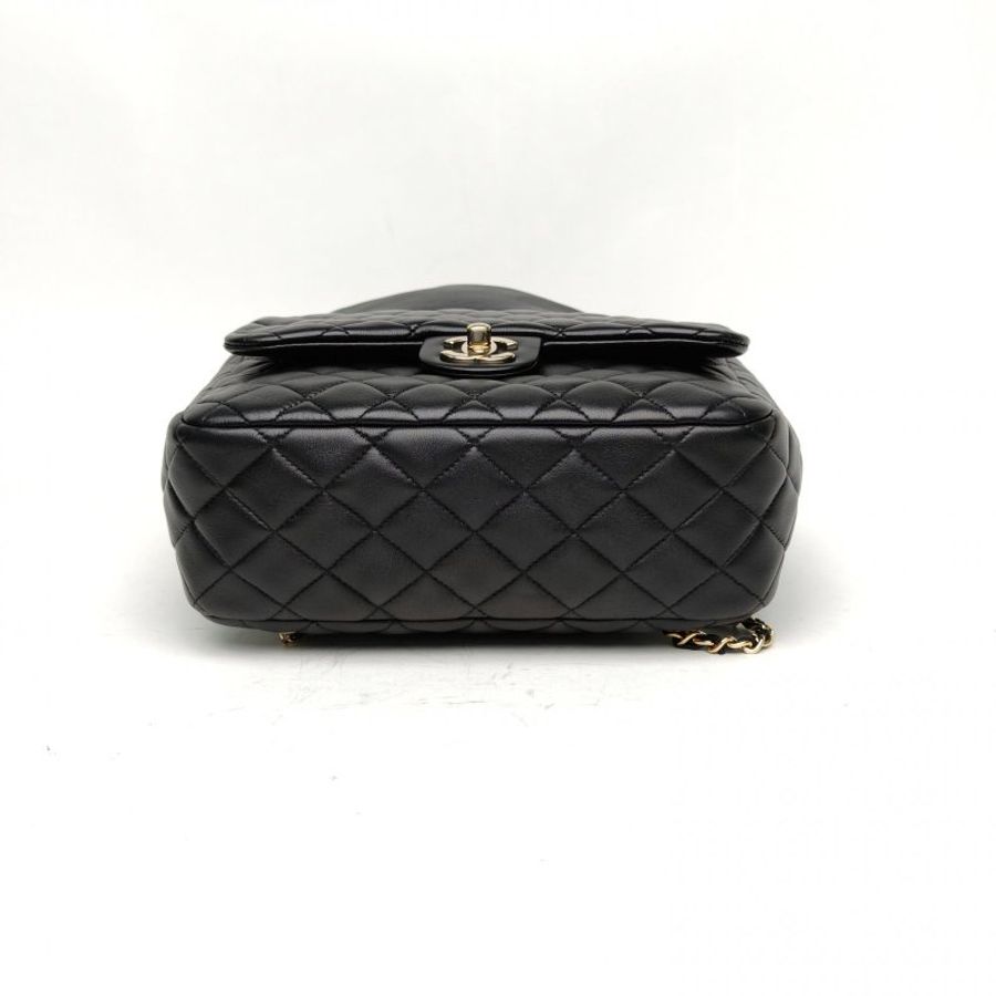 CHANEL 黑色羊皮21開金扣抽繩外側口蓋雙肩包肩背包-4