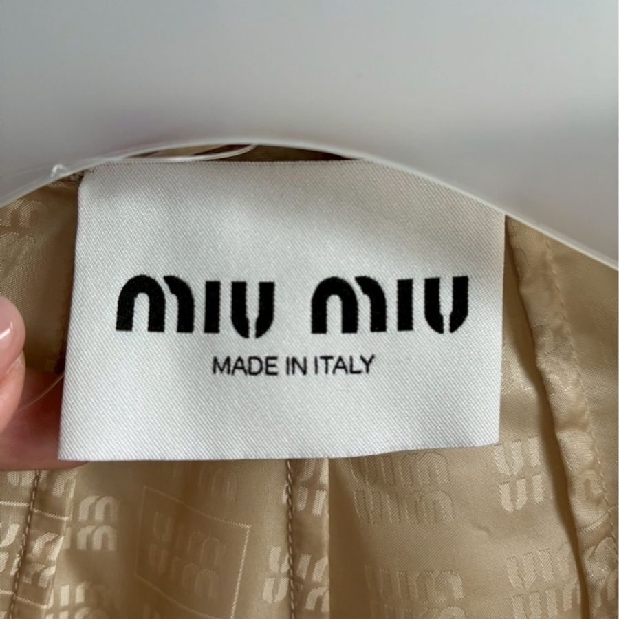 miumiu 沙宗色滿版logo外套🧥38-1