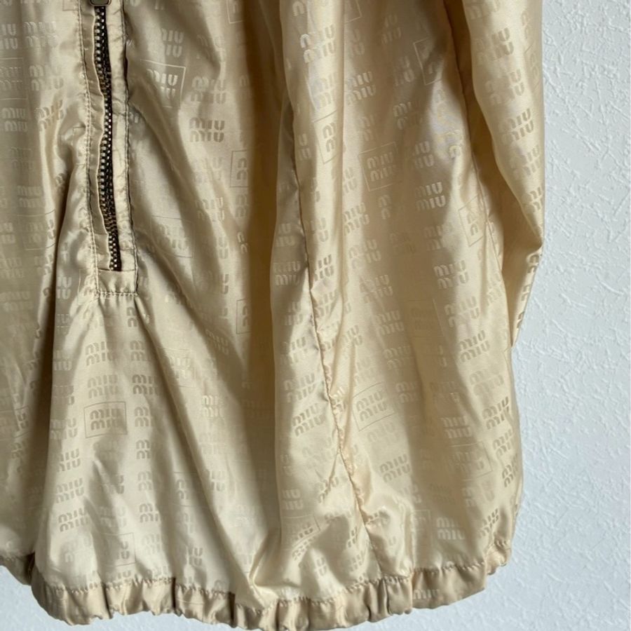 miumiu 沙宗色滿版logo外套🧥38-11