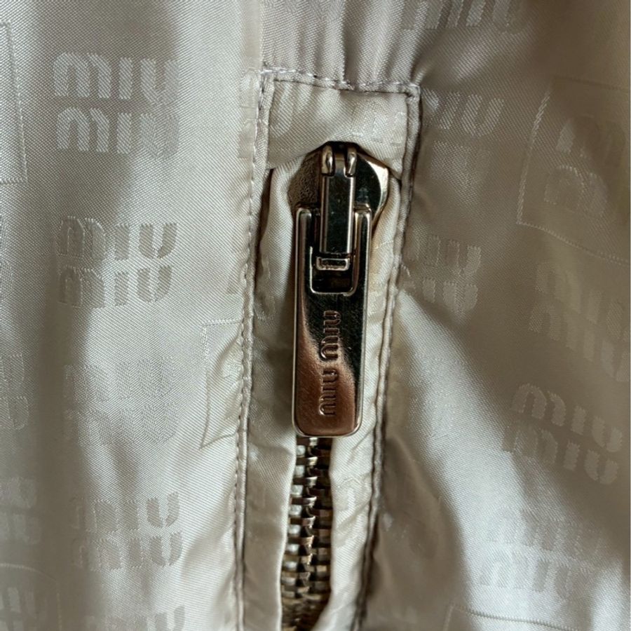 miumiu 沙宗色滿版logo外套🧥38-13