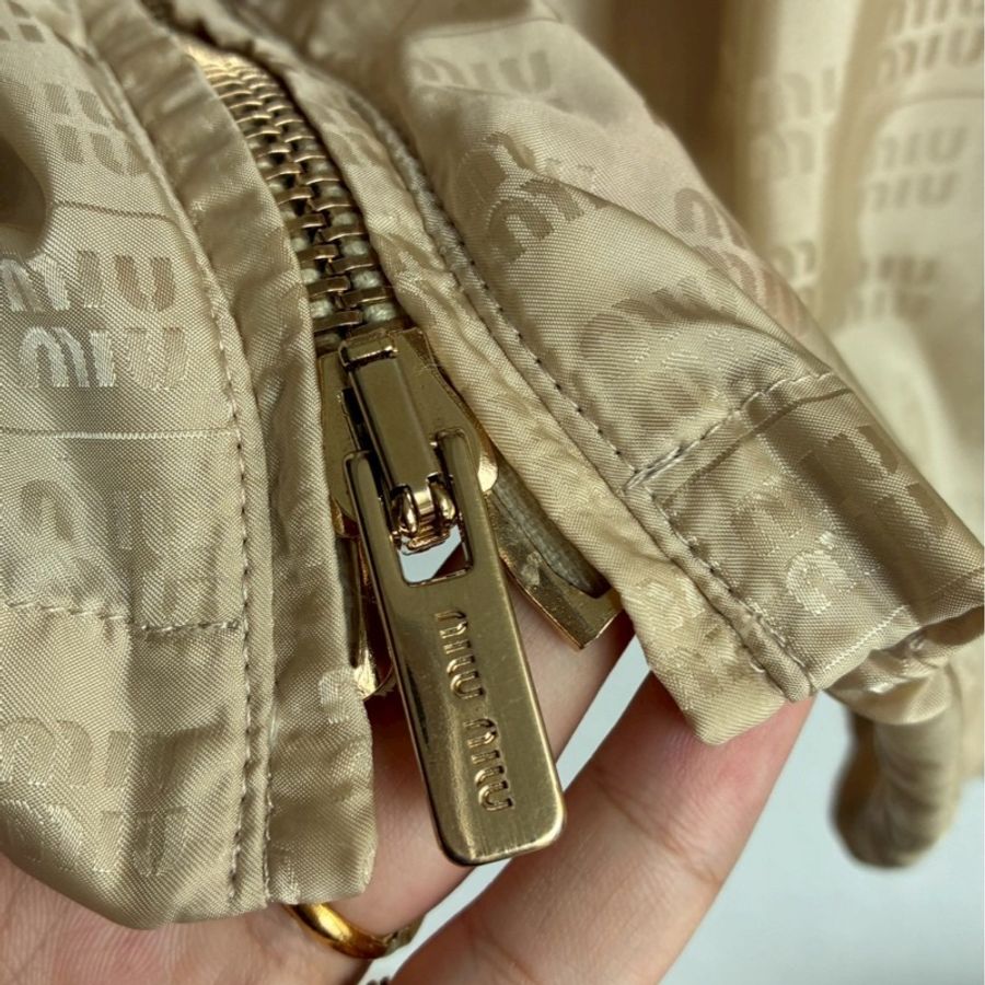miumiu 沙宗色滿版logo外套🧥38-16