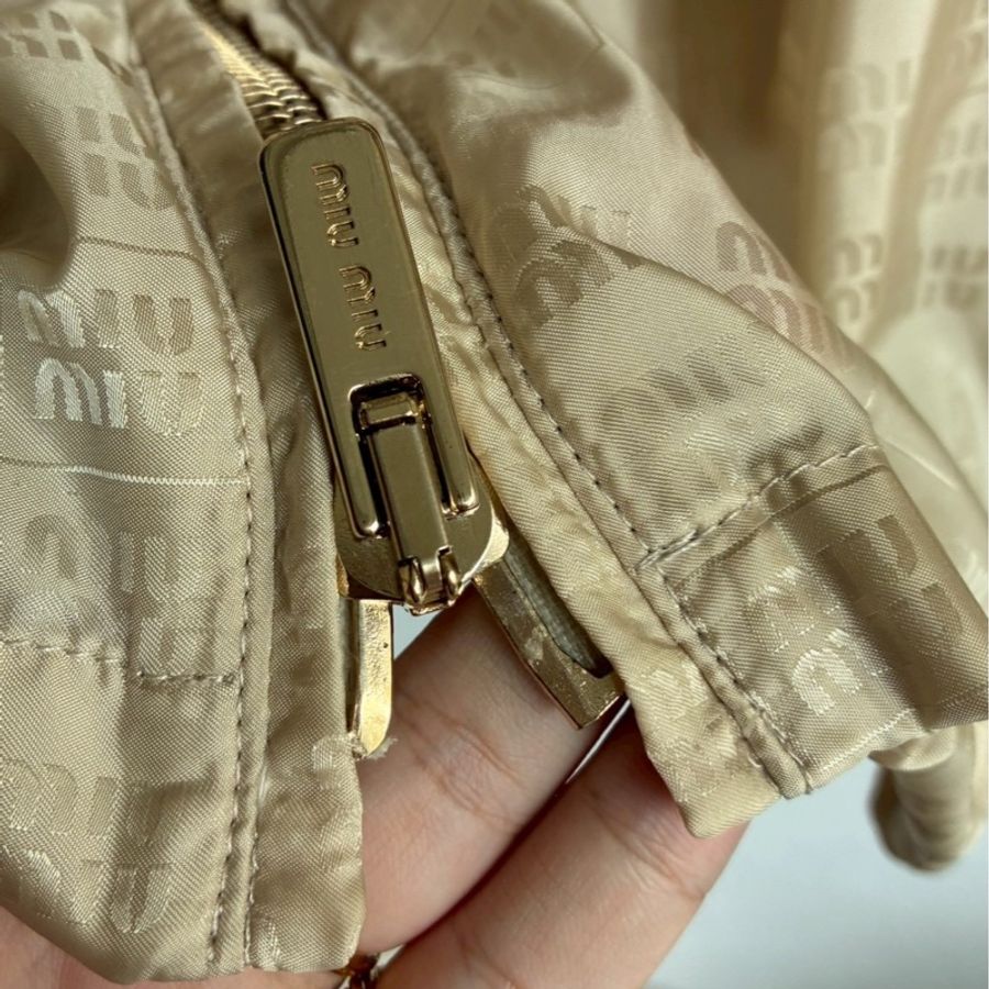 miumiu 沙宗色滿版logo外套🧥38-17