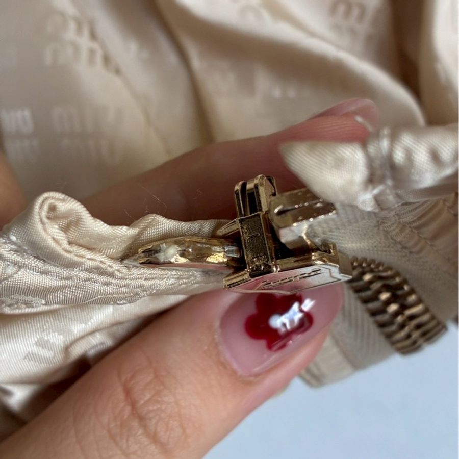 miumiu 沙宗色滿版logo外套🧥38-21