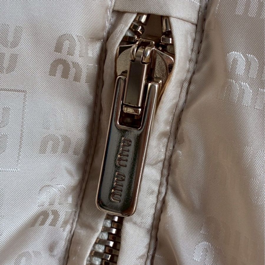 miumiu 沙宗色滿版logo外套🧥38-23