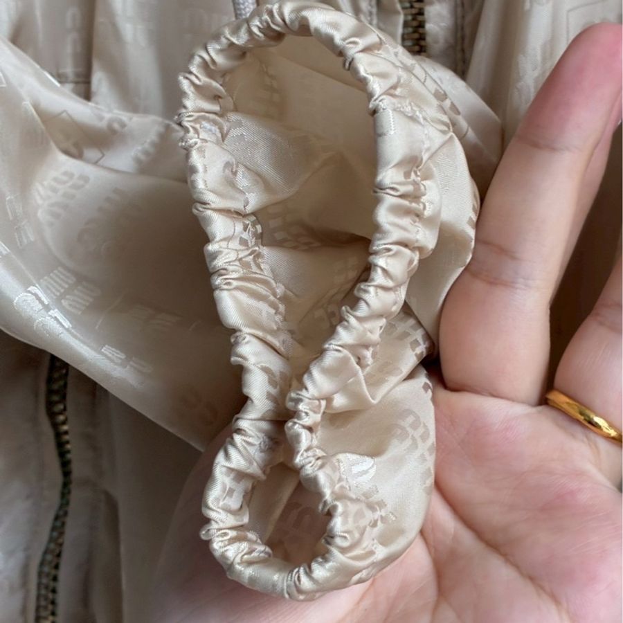 miumiu 沙宗色滿版logo外套🧥38-26