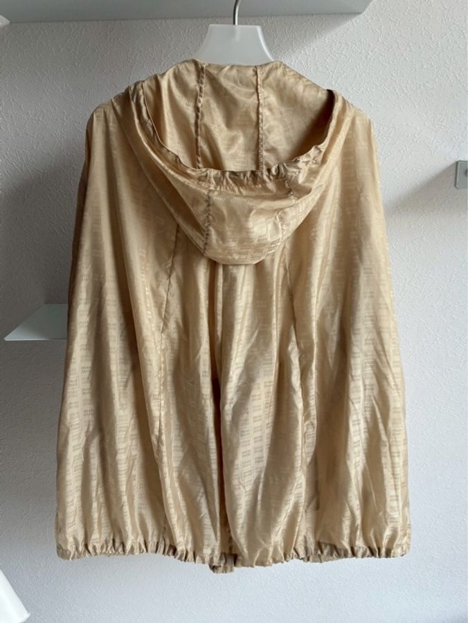 miumiu 沙宗色滿版logo外套🧥38-29