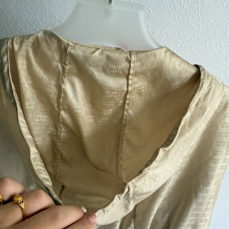 miumiu 沙宗色滿版logo外套🧥38-30