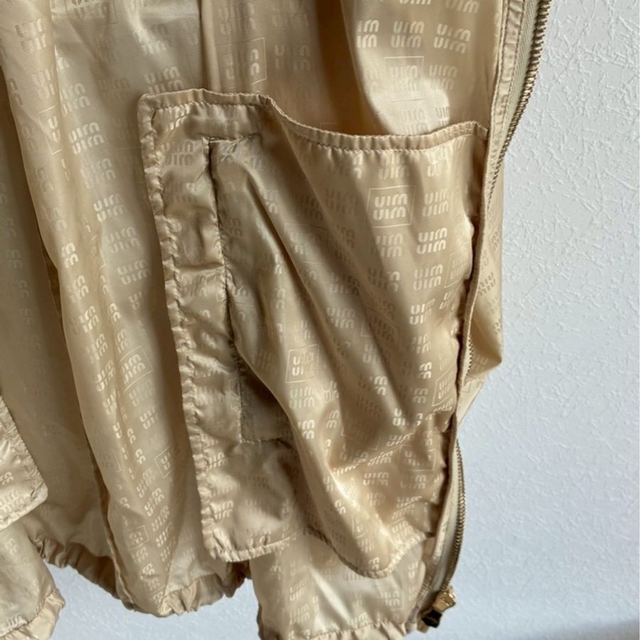 miumiu 沙宗色滿版logo外套🧥38-37