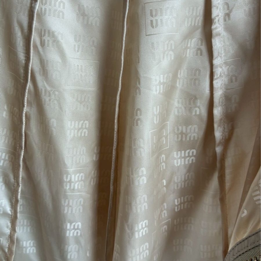 miumiu 沙宗色滿版logo外套🧥38-40