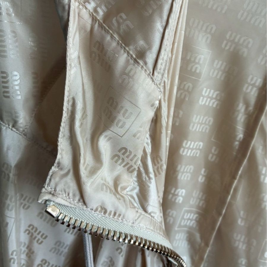 miumiu 沙宗色滿版logo外套🧥38-41