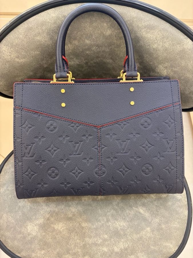 LV 深藍色全皮壓花Sully 成色很好。-1