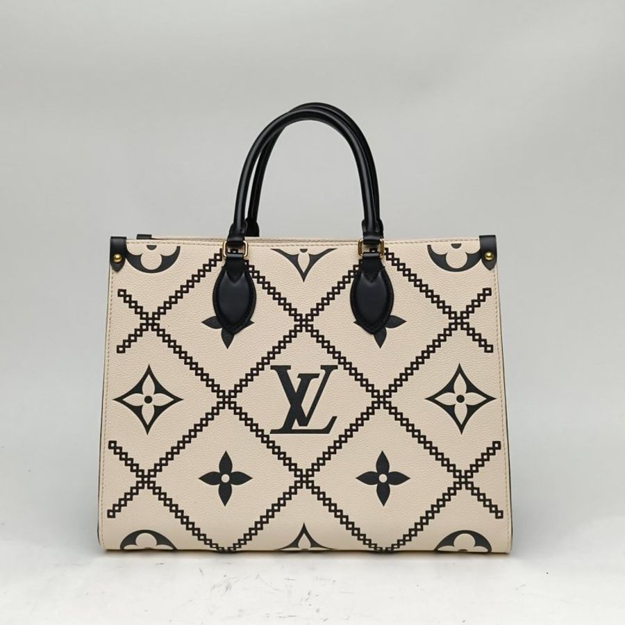 LOUIS VUITTON 拼色牛皮金扣晶片Onthego中號刺繡壓紋軟粒面肩背包-0