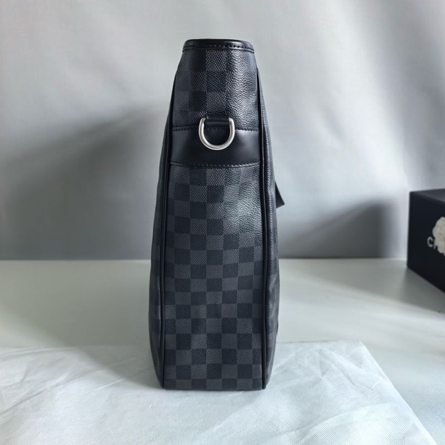 Louis Vuitton 路易威登Tadao 黑灰棋盤格帆布男士公文包手提單肩斜挎包 98新 黑色Damier Graphite配色 銀色五金 有肩帶 手提斜挎單肩 尺寸:37×11×36cm-2