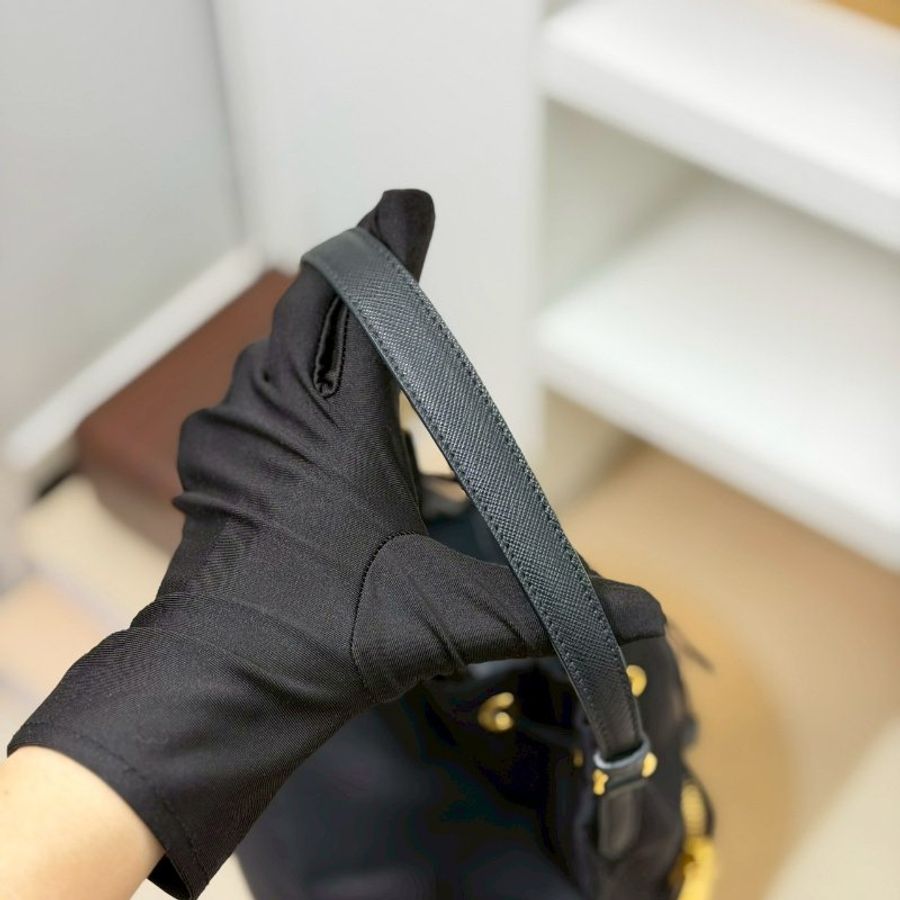 (稀有補貨🫶🏻🫶🏻)🏷️Prada 普拉達.Duet Re-Nylon 小水桶-9