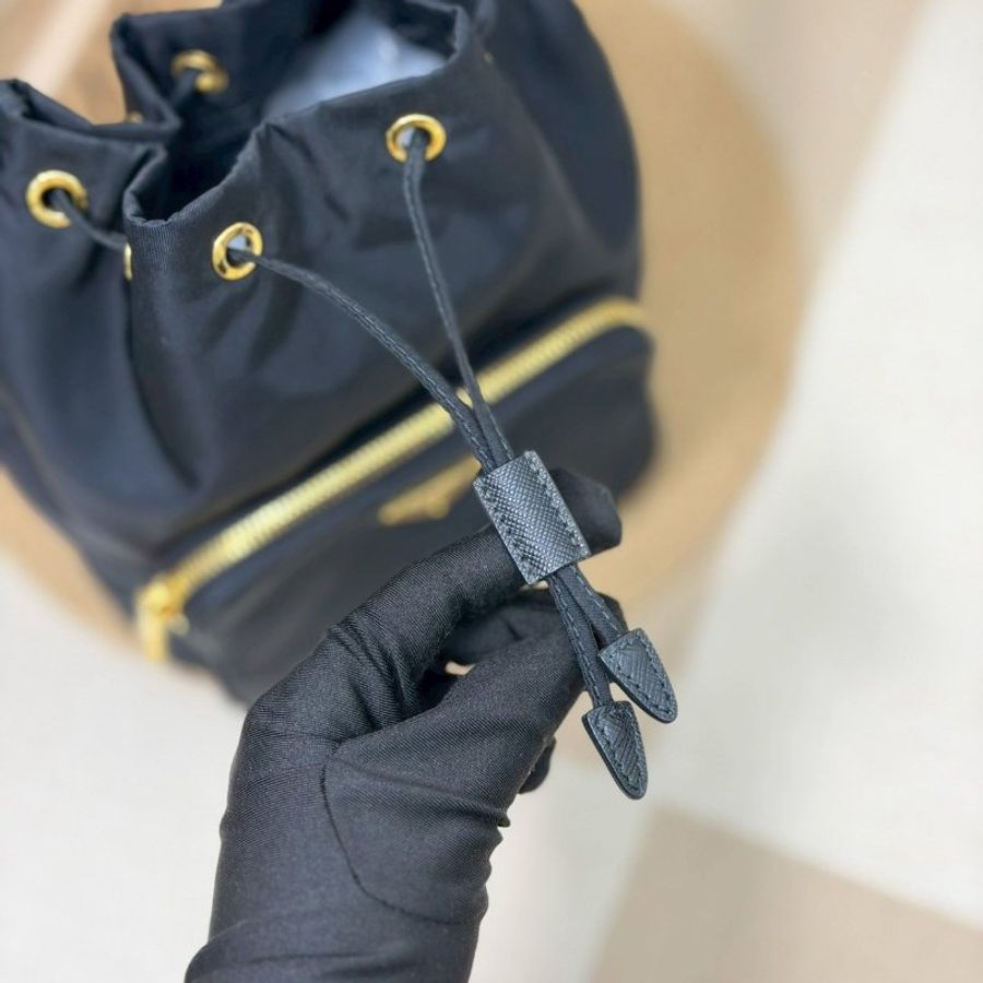 (稀有補貨🫶🏻🫶🏻)🏷️Prada 普拉達.Duet Re-Nylon 小水桶-11