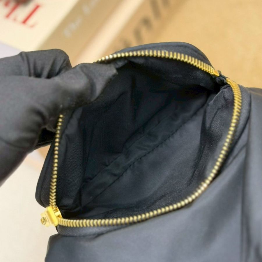 (稀有補貨🫶🏻🫶🏻)🏷️Prada 普拉達.Duet Re-Nylon 小水桶-14