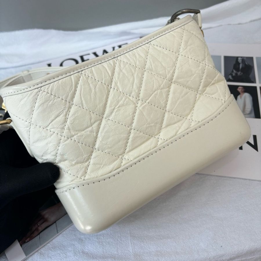 CHANEL 香奈兒 白色小號流浪包 尺寸:20/8/15cm,鐳射26開,附件:塵袋-1