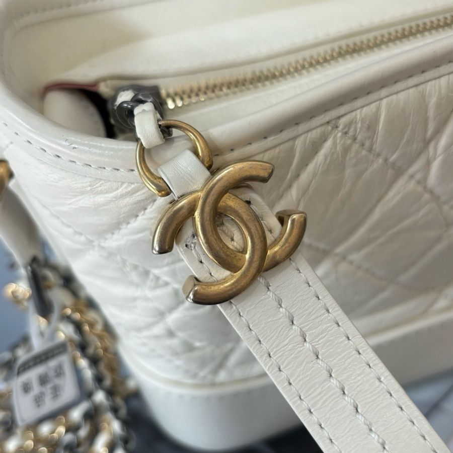 CHANEL 香奈兒 白色小號流浪包 尺寸:20/8/15cm,鐳射26開,附件:塵袋-5