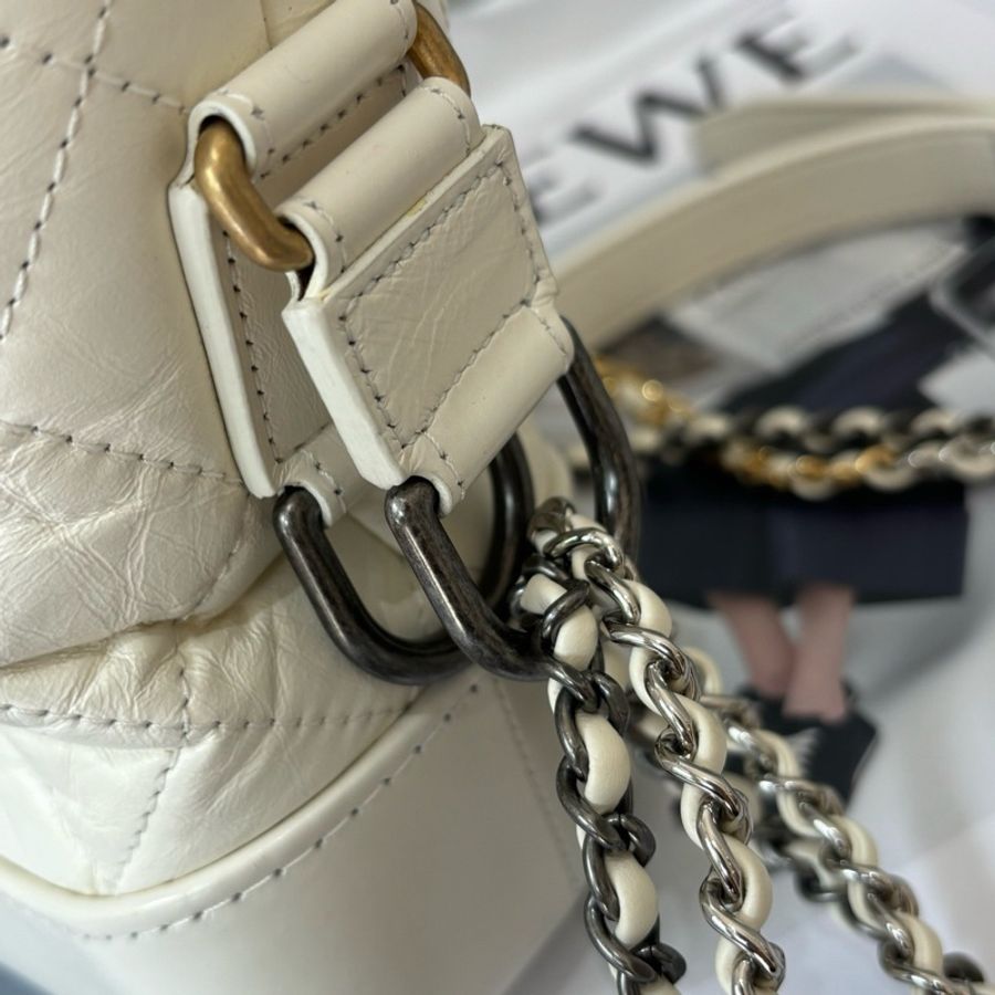 CHANEL 香奈兒 白色小號流浪包 尺寸:20/8/15cm,鐳射26開,附件:塵袋-7