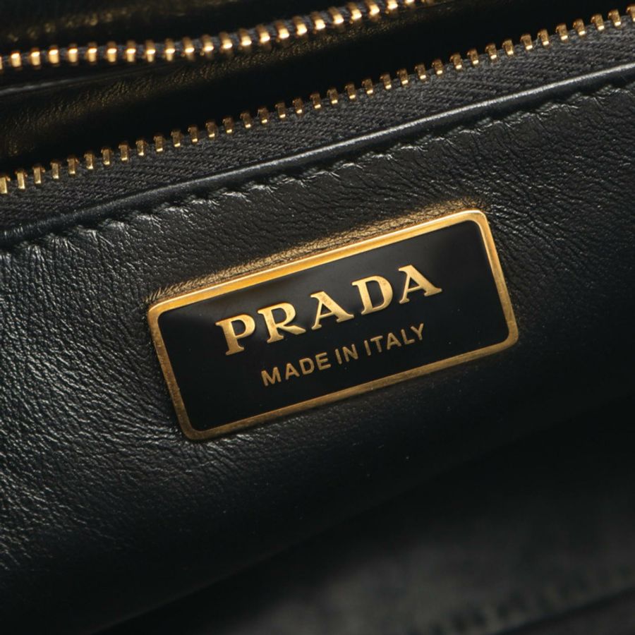 PRADA 黑色皮革女士絎縫鏈條單肩包,二手,金色五金配件,帶品牌標誌-3