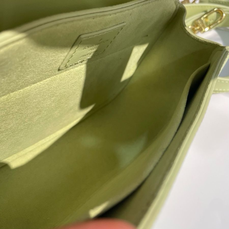 路易威登LOUIS VUITTON Hide & Seek 可拆卸可調節肩帶S-Lock鎖扣 Epi粒面牛皮 單肩包斜挎包手提包 牛油果綠色-6