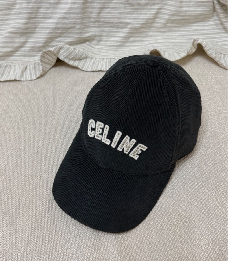 Celine 黑色棒球帽 卯釘字母-1