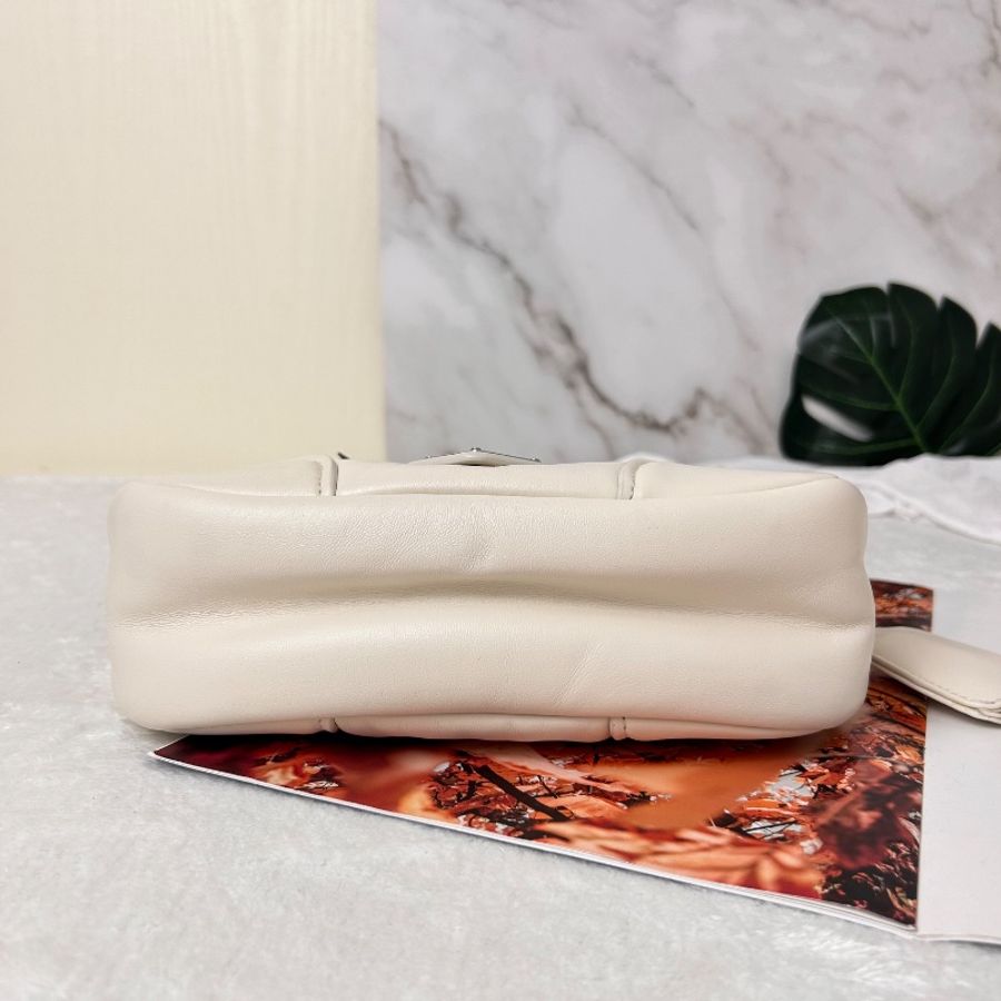 Prada Moon 軟墊納帕軟皮手袋 月亮包 Re-Edition 2010年-11