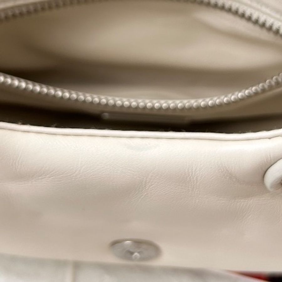 Prada Moon 軟墊納帕軟皮手袋 月亮包 Re-Edition 2010年-36