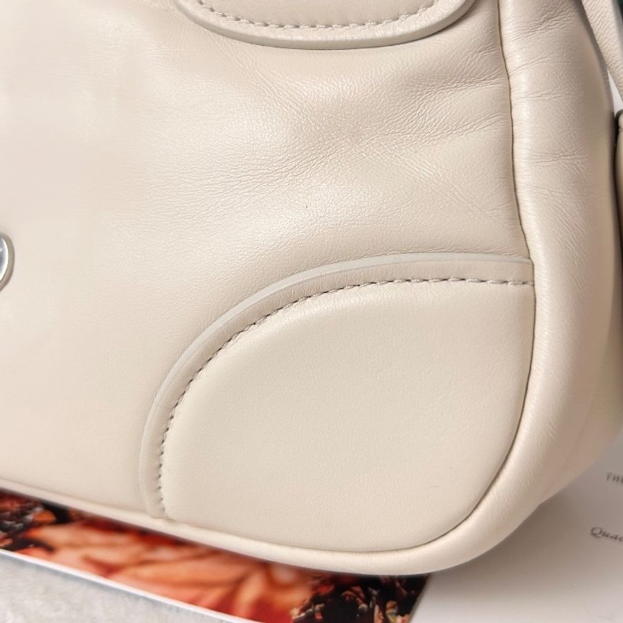 Prada Moon 軟墊納帕軟皮手袋 月亮包 Re-Edition 2010年-39