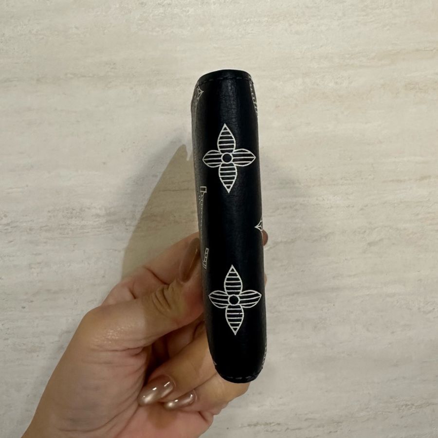 LV 藍色牛皮白壓紋Multiple交叉5卡對開短夾M83379-2
