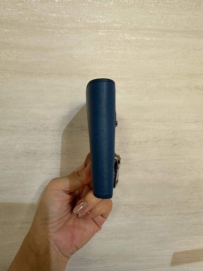 Prada 銀藍色防刮牛皮機器人銀釦對開4卡短夾2MO738-2