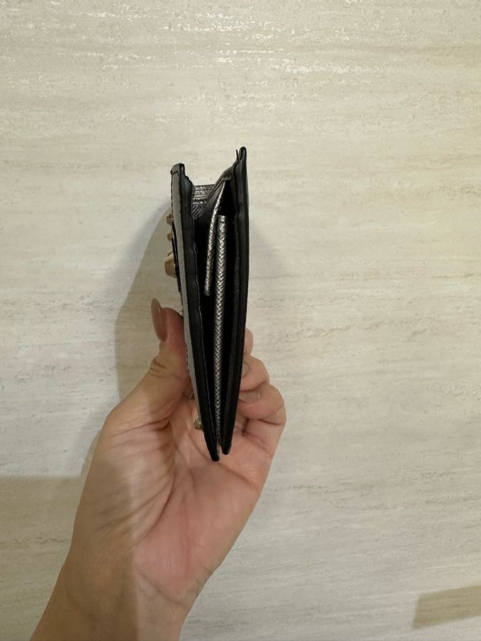 Prada 銀藍色防刮牛皮機器人銀釦對開4卡短夾2MO738-3