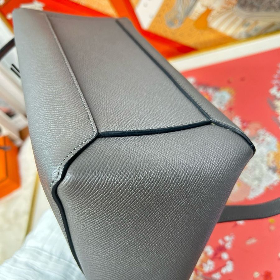 Celine 賽琳 鯰魚 灰色 缺肩帶-3