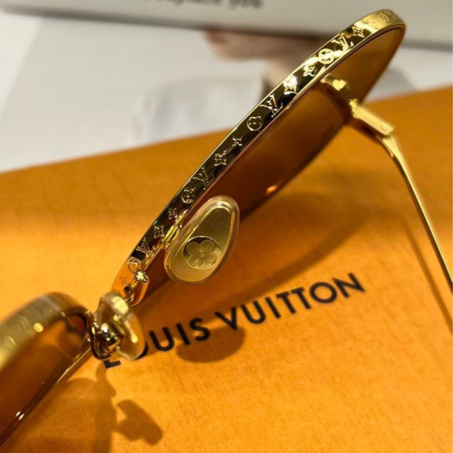 Louis Vuitton The LV Pilot (全新未使用閒置品)-2