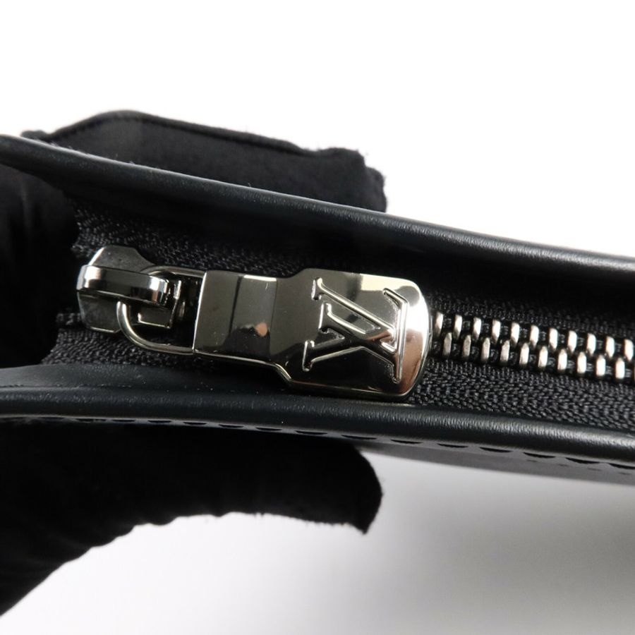 LOUIS VUITTON Monogram Eclipse Pochette Voyage MM銀扣手拿包-6