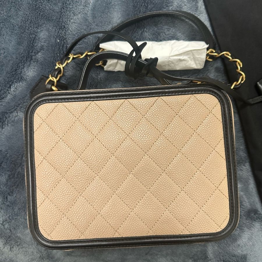 經典優雅 Chanel Filigree Vanity Case 荔枝皮化妝包/手提肩背包(附保卡、防塵袋)-1