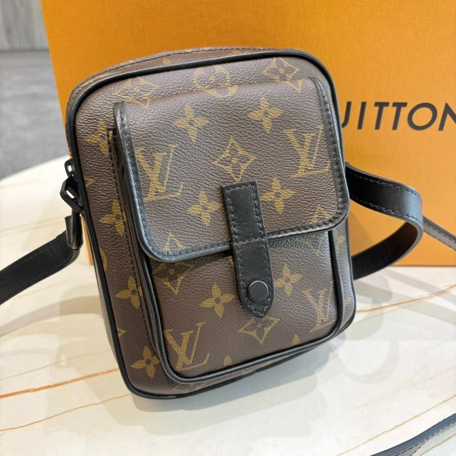 *SHIHNA名牌精品*LV M69404 Christopher 斜背隨身包-2
