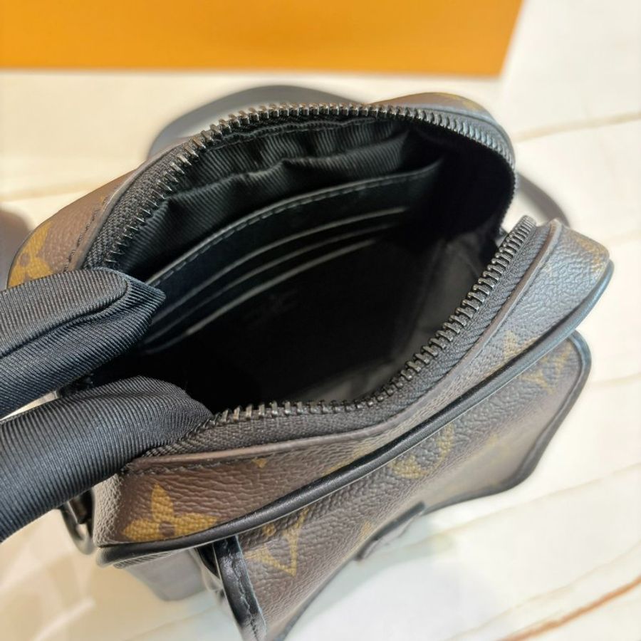 *SHIHNA名牌精品*LV M69404 Christopher 斜背隨身包-6