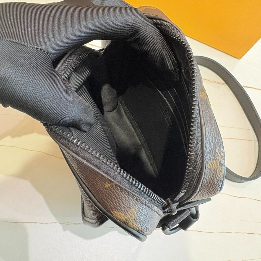 *SHIHNA名牌精品*LV M69404 Christopher 斜背隨身包-7