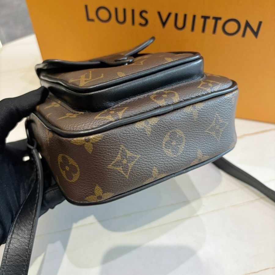 *SHIHNA名牌精品*LV M69404 Christopher 斜背隨身包-9