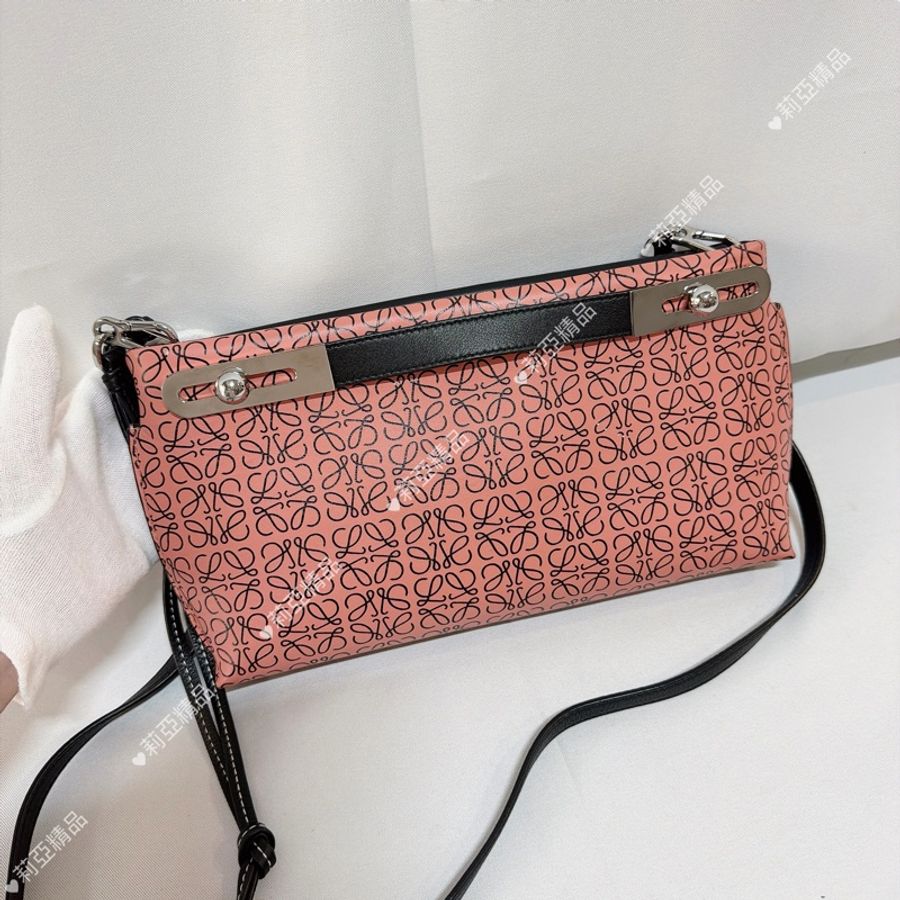 莉亞精品♡ Loewe 雙面斜背包 粉x黑 二手美包-2