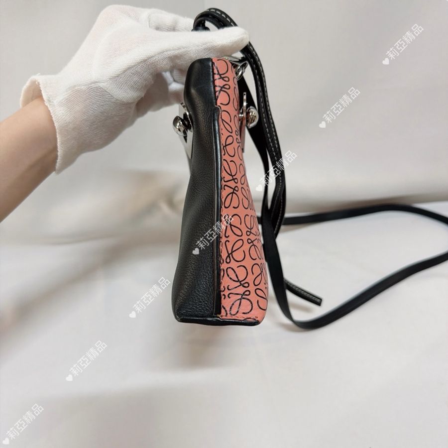莉亞精品♡ Loewe 雙面斜背包 粉x黑 二手美包-7