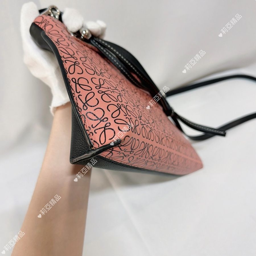 莉亞精品♡ Loewe 雙面斜背包 粉x黑 二手美包-9