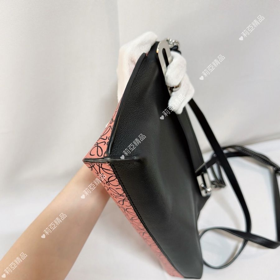 莉亞精品♡ Loewe 雙面斜背包 粉x黑 二手美包-11